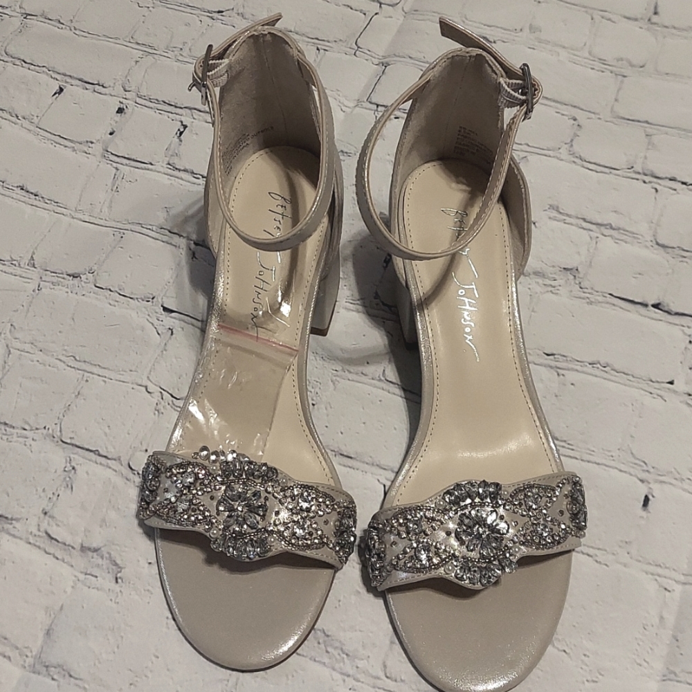Betsey Johnson Mel Rhinestone Silver shoes sze 6.5w